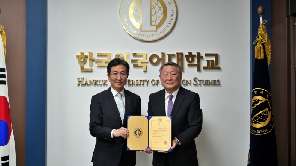 김기주 동문(경제 80), ‘경제학부 김기주장학금’ 기부 서명식 개최 대표이미지